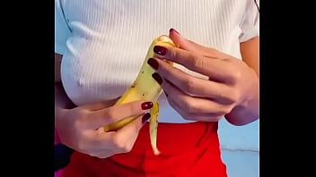 Novinha Secretaria Sem Calcinha Brincando Com A Banana Gozou Bastante